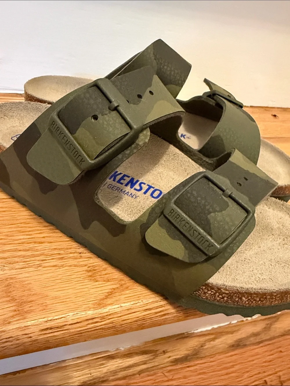 Birkenstock Kids Camo Two-Strap Arizona Sandals in Olive size 35 (NWT)